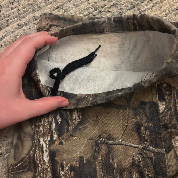 Mossy Oak Woman’s Camo Cargo Pants - Picture 3 of 4